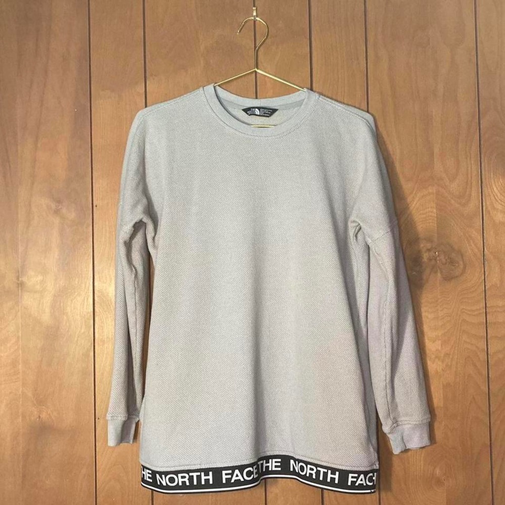 The North Face thermal pullover with logo waist band with pockets!